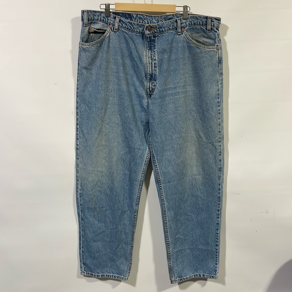 Vintage 90s Levi’s relaxed fit straight leg jeans